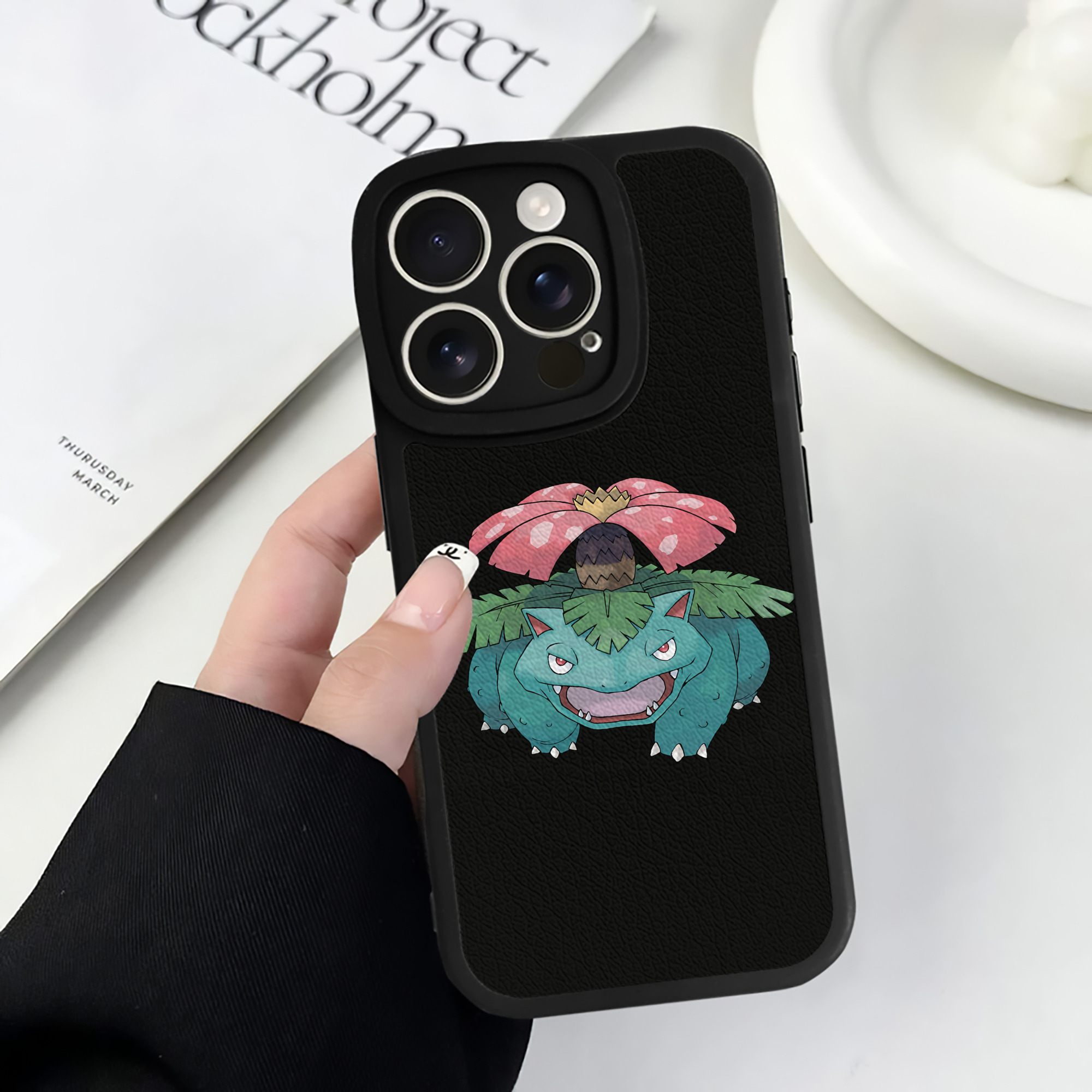 （画像用） ポケットモンスター Pokémon 【iPhone 16シリーズ対応】シリコンスマホケース（レザー調） 材質：シリコン